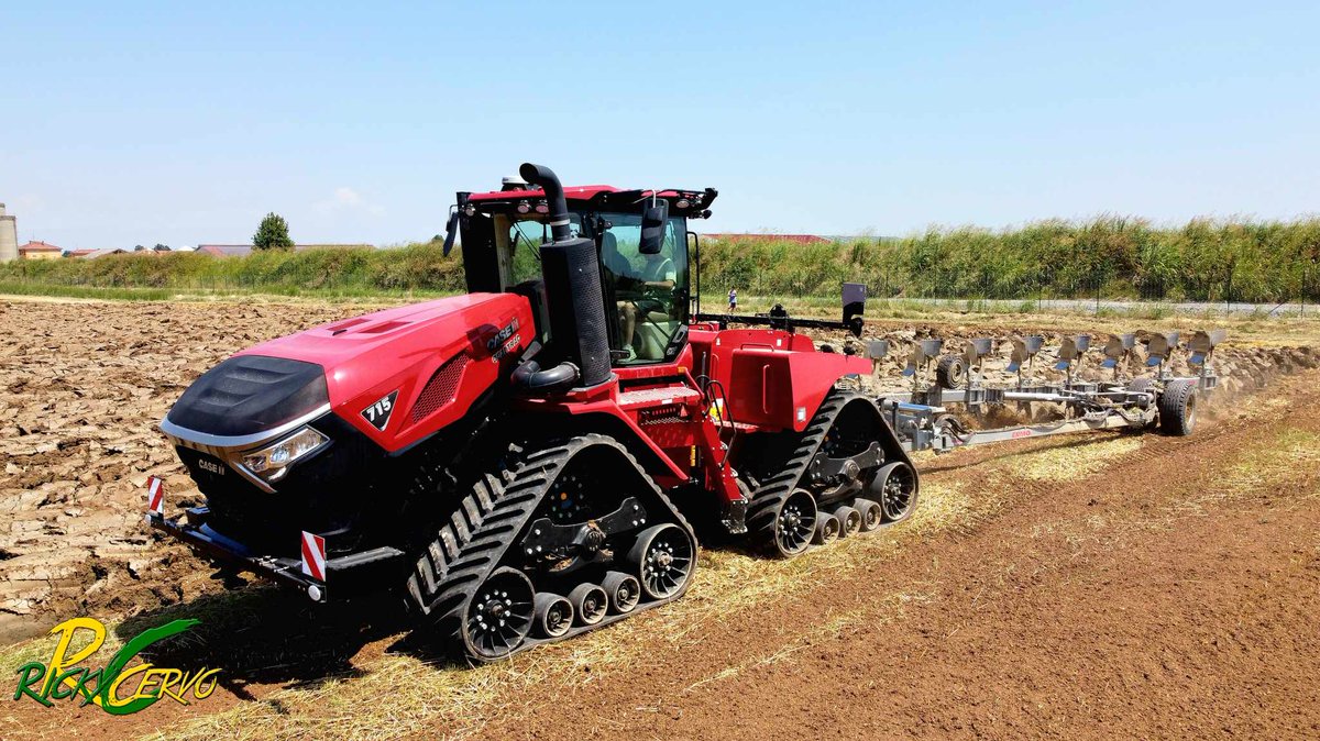 profiMagazin's tweet photo. Hier ist ein #Case IH Quadtrac 715 mit einem 8 Schar #Ermo Diablo Spev8 149 Pflug zu sehen. https://t.co/MED64StV2h