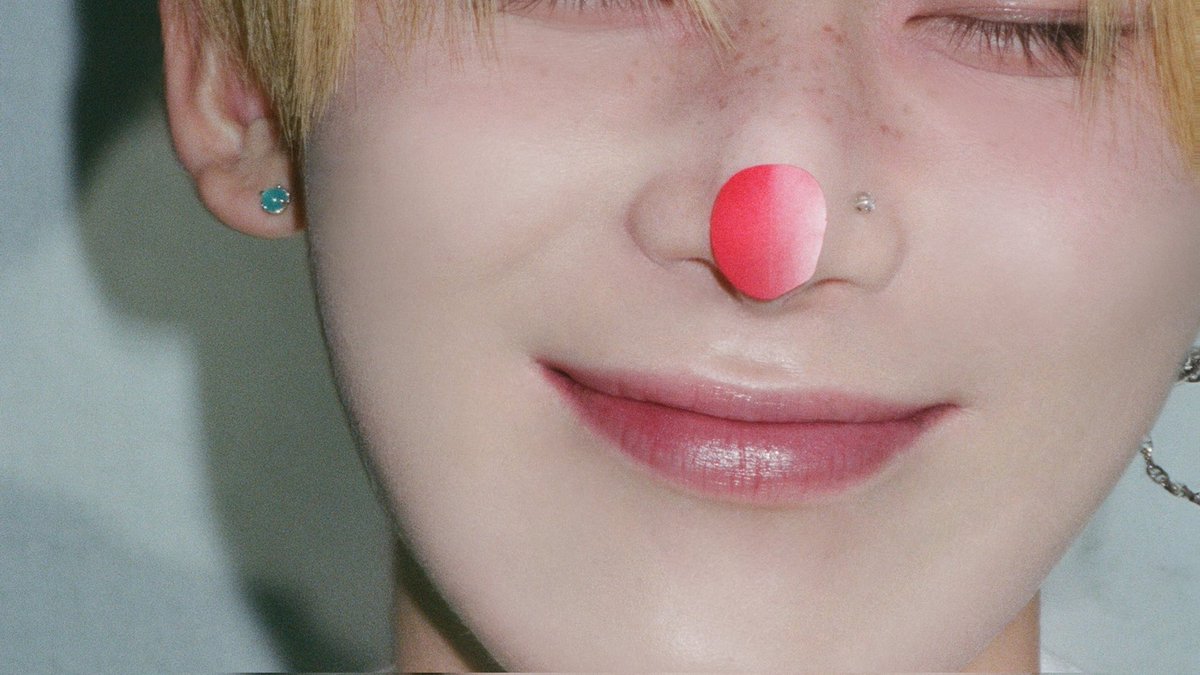 #sunjake few tweets filo au

wherein Mitchel (ksn) is forced to hangout by his friends to come with them to them mall where he met Raiko (sjy)