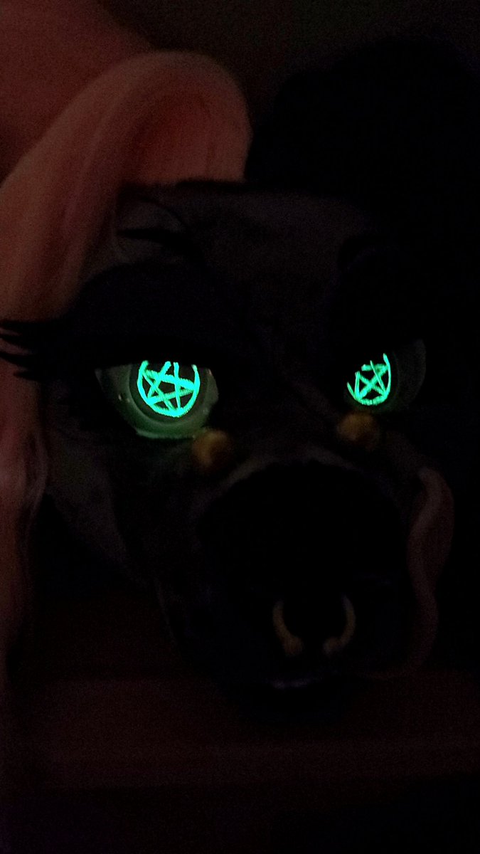 A fun tidbit about my poodle!
Didn't get to use it much at AC.
#fursuit #fursuitmaker