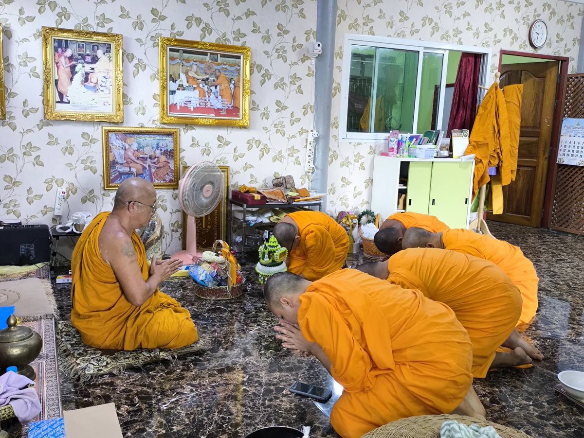 Psanitwong's tweet photo. เมื่อวันที่ 25 กรกฎาคม พ.ศ 2567 คณะสงฆ์จากศูนย์ปฏิบัติธรรมเขา���ิชฌกูฏ จันทบุรี
ได้กระทำสามีจิกรรมแด่พระผู้ใหญ่ ในอำเภอเขาคิชฌกูฏ
เนื่องในเทศกาลเข้าพรรษา
โดยได้กราบถวายสักการะ สามีจิกรรมและถวายรายงานภาพรวมการดำเนินงานเผยแผ่พระพุทธศาสนาของวัดพระธรรมกายแด่พระวชิรกิจจากร (หลวงปู่นงค์) เจ้าอาวาสวัดทุ่งตาอิน ที่ปรึกษาเจ้าคณะตำบลพลวง

กราบถวายพระครูพุทธบทบริบาล เจ้าอาวาสวัดพลวง เจ้าคณะอำเภอเขาคิชฌกูฏ

กราบถวายพระครูพิพิธพัฒนการ เจ้าอาวาสวัดท่าอุดม รองเจ้าคณะอำเภอเขาคิชฌกูฏ

กราบถวายพระครูสุวรรณวิสุทธิวงศ์ เจ้าอาวาสวัดสุวรรณคัรีราม เจ้าคณะตำบลพลวง

การทำสามีจิกรรมหรือทำว���ตรพระผู้ใหญ่ เพื่อถวายความเคารพต่อครูบาอาจารย์ตามประเพณีของคณะสงฆ์ในช่วงเข้าพรรษา สร้างความสามัคคีในหมู่สงฆ์ ได้มีโอกาสขอขอมาพระมหาเถระ ได้รับศีลรับพร และรับโอวาทเป็นแนวทางในการปฏิบัติตนและทำงานพระศาสนาต่อไป