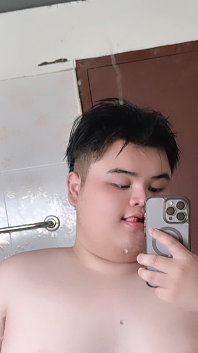น้องปลั๊กชอบสีดำ tweet media