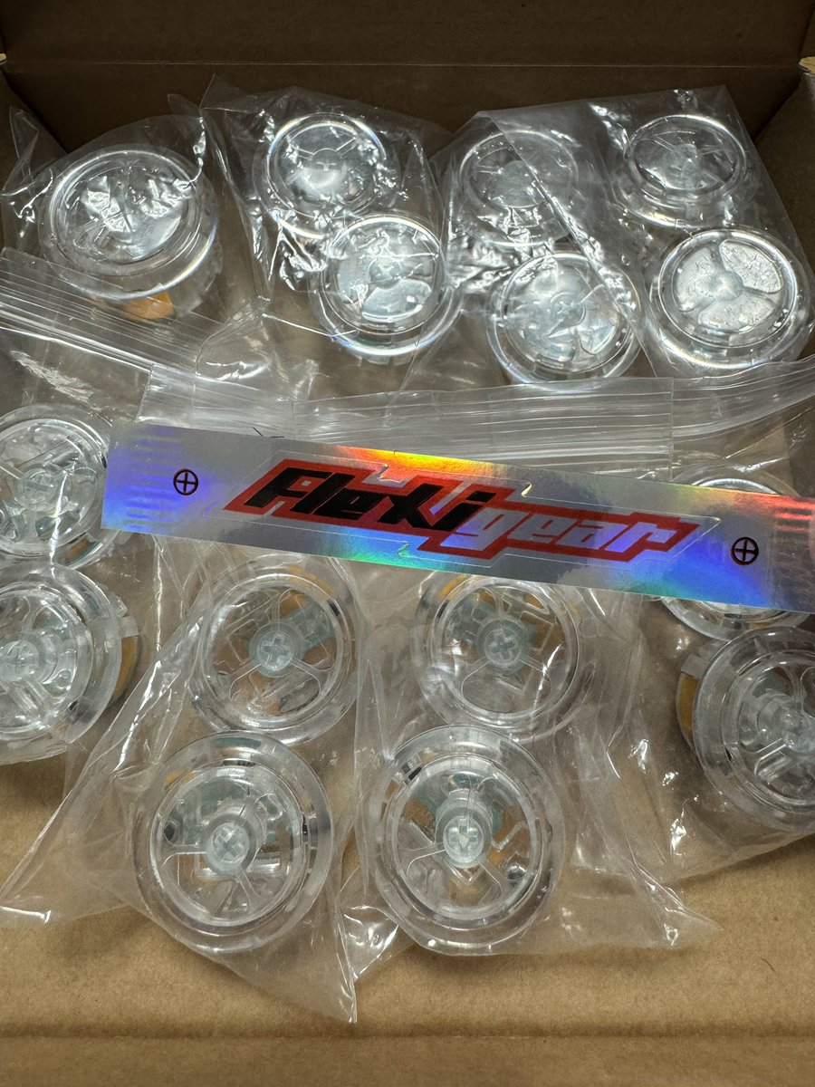 Kyosho_garage's tweet photo. クラファンで支援したflashtapボタン🔘届きました！
初見、触って見て、おおおーとなりました。

仕事終わったら、アケコンに仕込むか！

#Flexigear
#flashtap https://t.co/pRRuYRgixU