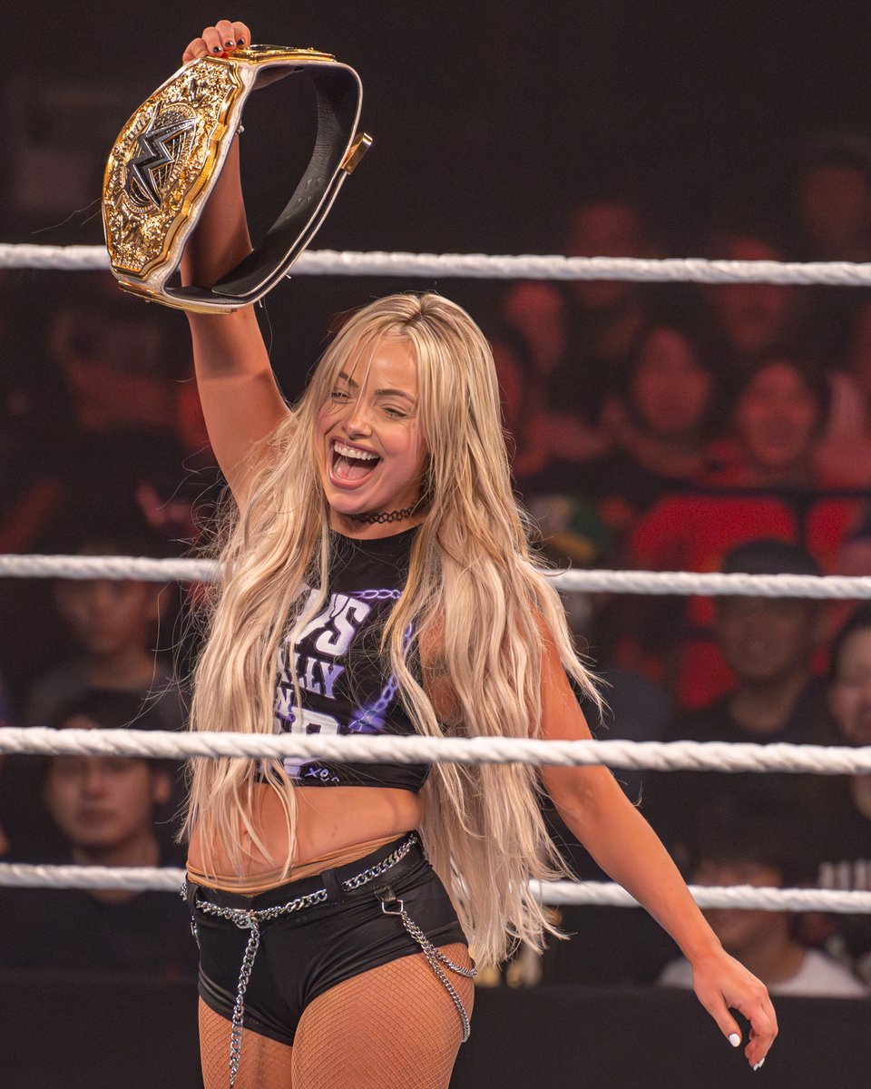 takk_pw's tweet photo. かわいすぎんか
7.25 #WWESuperShowSummerTour
#リヴ・モーガン #LivMorgan 選手
#WWEOsaka https://t.co/03c17V3oY5
