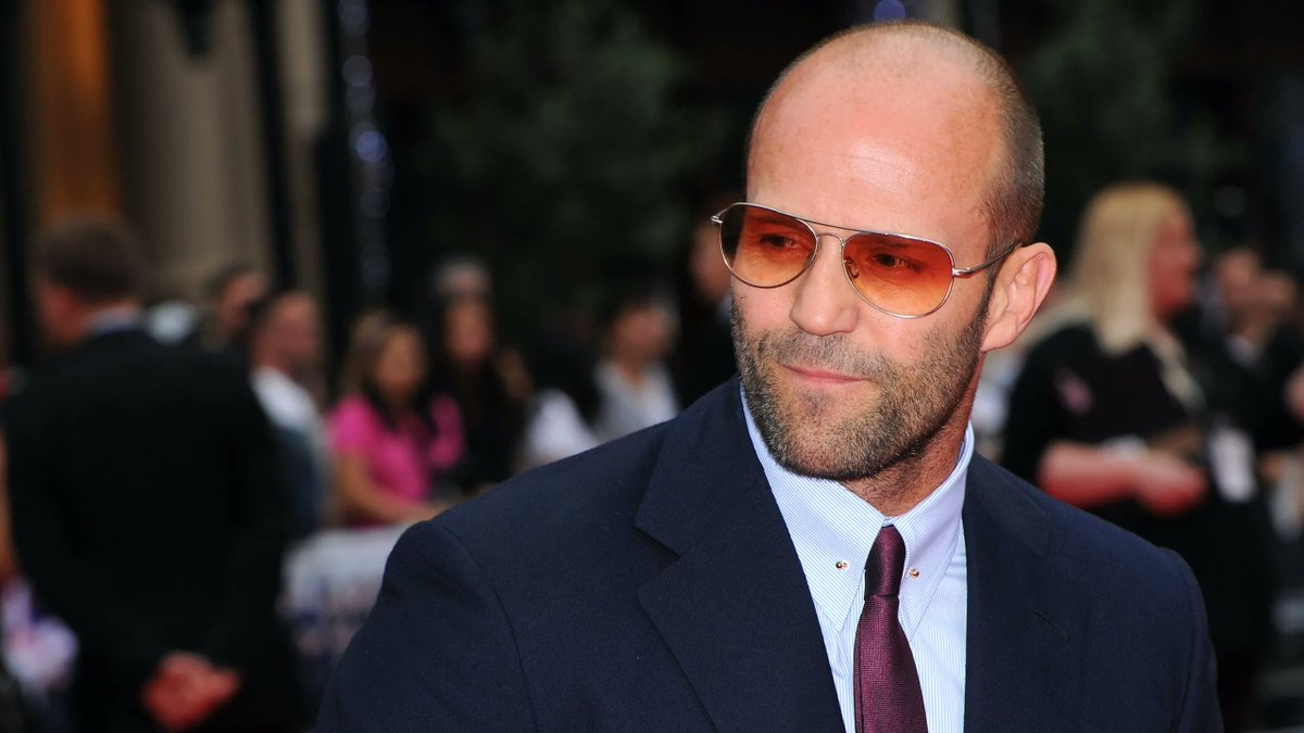 Jason Statham cumple 57 años. Durante más de una década compitió como saltador de plataforma quedando en el puesto 12 del mundo en el 92. De participar en las olimpiadas pasó a ser una de las últimas grandes estrellas de acción.

¿Cuál es vuestra película favorita de Statham?