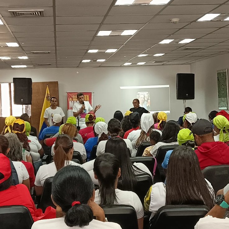 Encuentro organizativo con la C.N.A.E Caracas y el Frente Fernanda Bolaños, para el gran cierre de campaña y nuestra gran movilización para el voto este #28Jul.🇻🇪

<a href="/NicolasMaduro/">Nicolás Maduro</a> 
<a href="/_LaAvanzadora/">Yelitze Santaella</a> 
<a href="/cnaeoficial/">cnaeoficial</a>