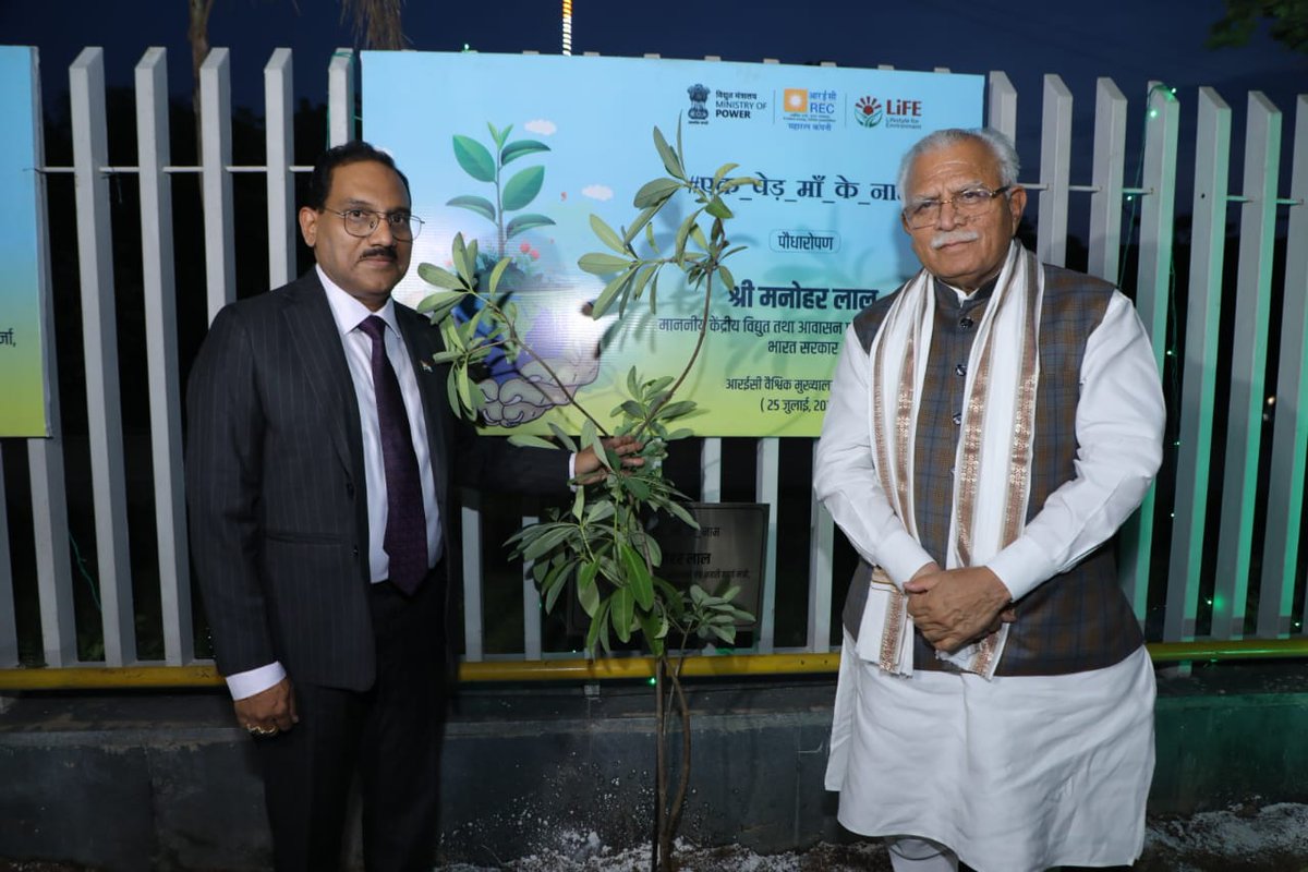 MinOfPower's tweet image. Rooting for a greener future! 🌳 Hon'ble Minister Shri Manohar Lal also joins the #एक_पेड़_मां_के_नाम (#onePlant4Mother )campaign, planting trees at @RECLindia office in Gurugram. Together, let's nurture a sustainable tomorrow! #GreenerTomorrow #TreePlantation #GoGreen