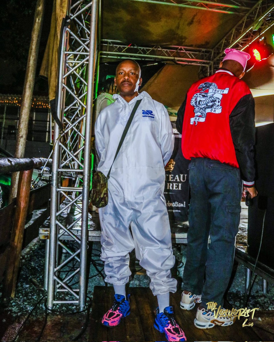 Grateful for the support since I started my journey, especially to Ambitiouz Entertainment for the platform. Big shoutout to the @thevoshoristlive for the fun times! 🙌 #umvulo #abantu #grateful