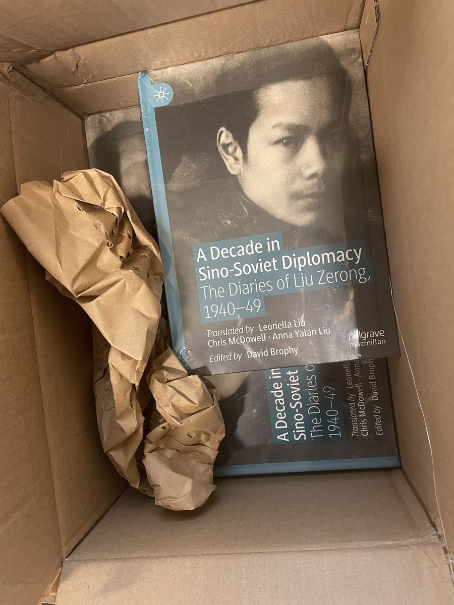 Dave_Brophy's tweet photo. Copies arrived of these diaries I recently edited. They cover Liu Zerong’s 刘泽荣 time in China’s Moscow embassy (1940-44) and as special commissioner for foreign affairs in Xinjiang (44-49). Hopefully of interest to WWII and Xinjiang scholars. https://t.co/83rw5g8yWK https://t.co/bbpE9pyinI