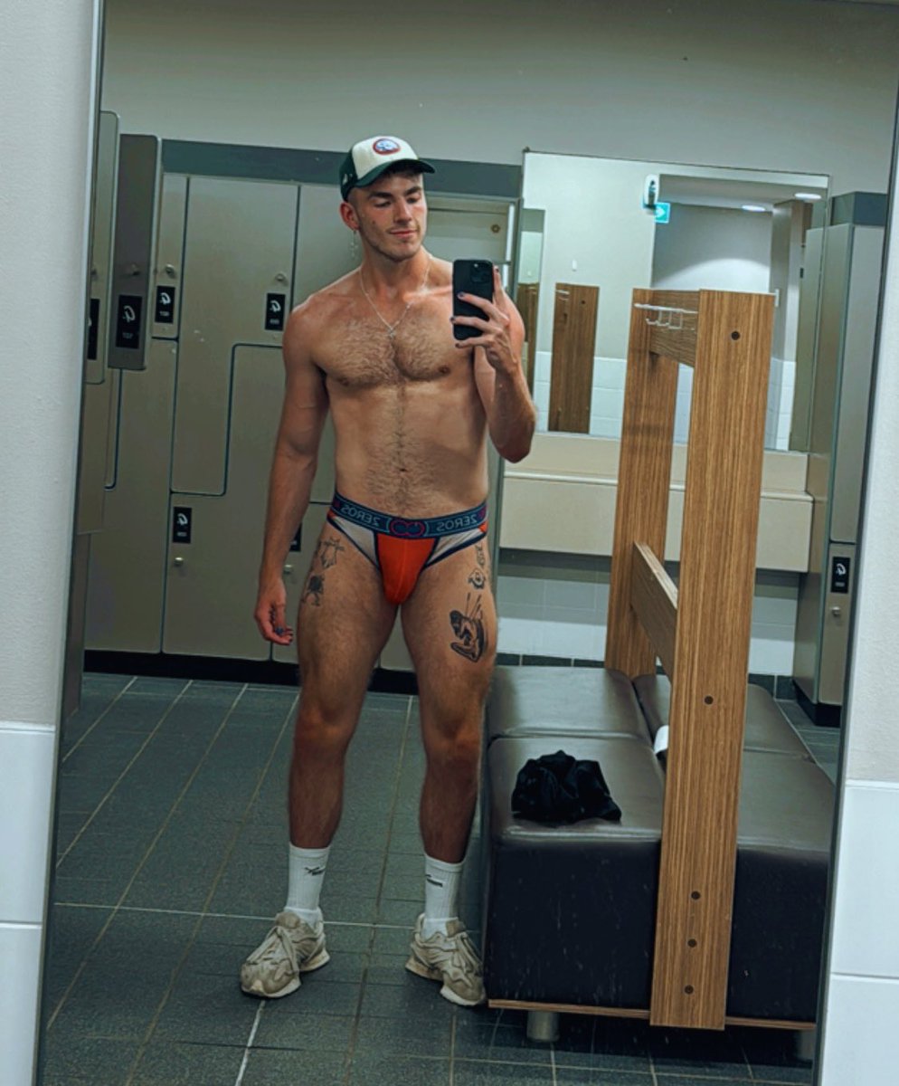 romeohomo's tweet photo. Little leg pump https://t.co/eGaimVlICN