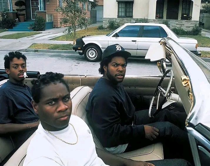 SereroRay's tweet photo. @Asimpatheart Me n the boyz returning the look https://t.co/Yq1y10PcIA