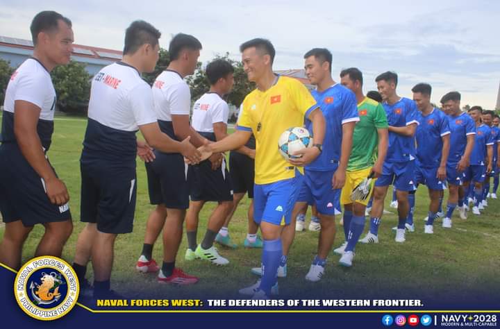 NFW_PN's tweet photo. Successful 7th Philippine Navy – Vietnam People’s Navy 
Personnel Interaction Held on July 10, 2024 at Southwest Cay (Pugad Island).

Read more: https://t.co/E2uO8z3y2L

#DefendersoftheWesternFrontier
#SupportyourPHNavy
#ModernandMultiCapablePHNavy
#AFPyoucanTRUST
#cmopalawan https://t.co/9yZbVkuG7G