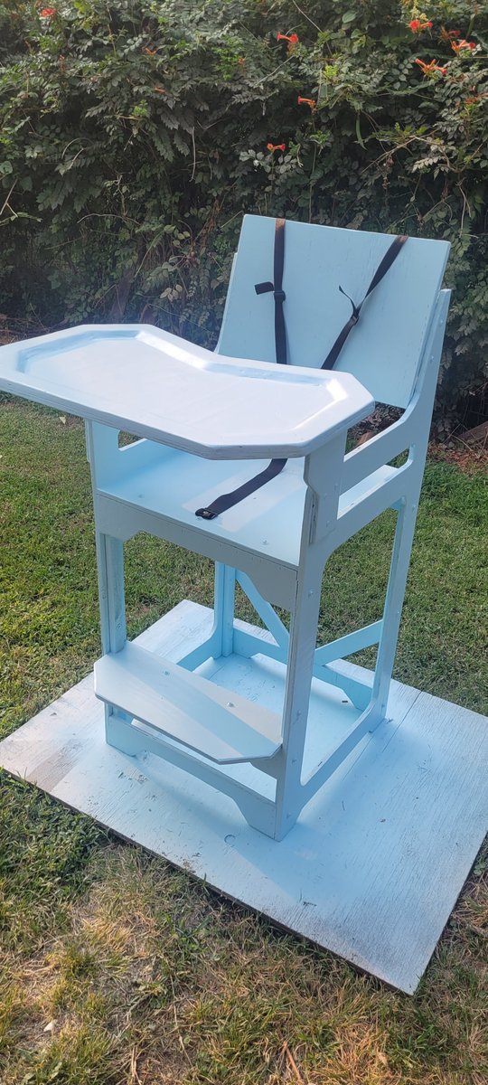 MattHailey8's tweet photo. Blue on its way out tomorrow morning pink will be right behind #bigthingsforlittles #bigbabyhighchair #ABDL https://t.co/na0CbL6QaW
