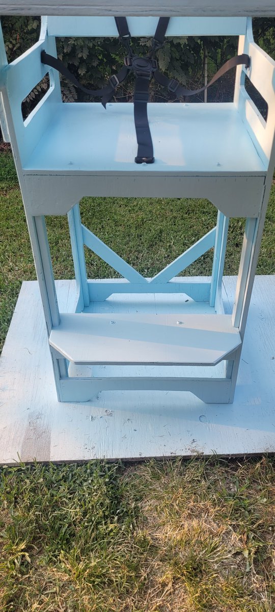 MattHailey8's tweet photo. Blue on its way out tomorrow morning pink will be right behind #bigthingsforlittles #bigbabyhighchair #ABDL https://t.co/na0CbL6QaW