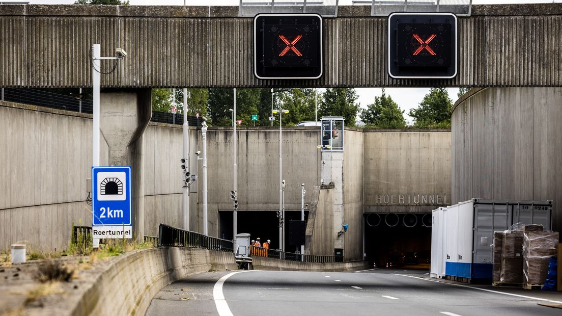 L1_Nieuws's tweet photo. Tunnels A73 nu richting het zuiden dicht: hoe zit dat?https://t.co/l7wgvuHpa8 https://t.co/rFrBELhkNm