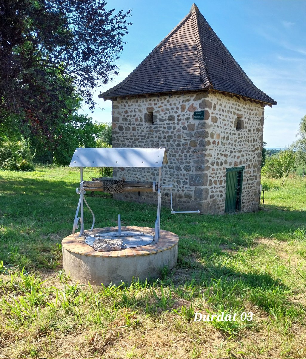 MartineCONORD's tweet image. Un petit coin de bourbonnais.
Durdat commune qui a fusionné avec Larequille en 1887
#DurdatLarequille 
#puits
#ParlonsduCalme