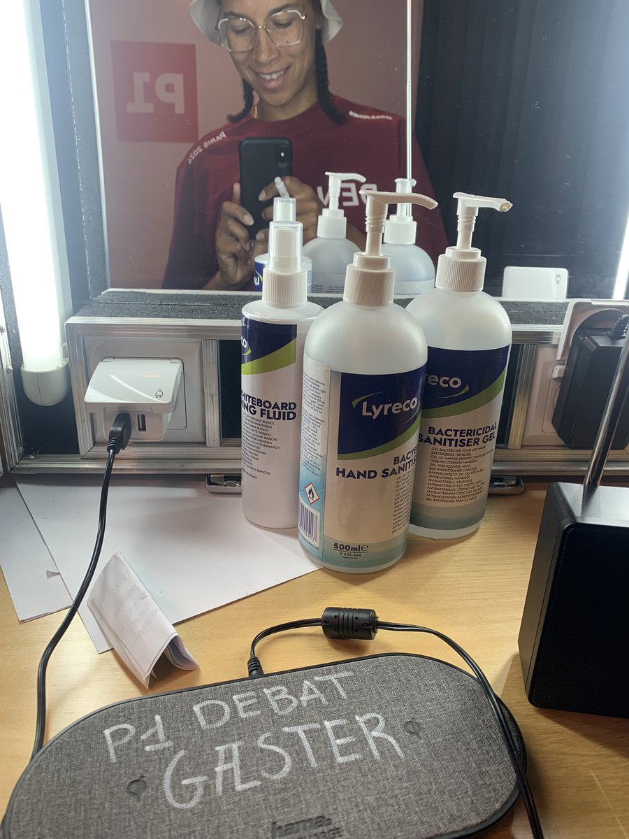 Om et øjeblik hopper jeg i sommersalon hos @P1radio med <a href="/Cqmillq/">Camilla Søe</a>, <a href="/AStjernholm/">Anders Stjernholm</a> og <a href="/ABlavnsfeldt/">Alexander Blavnsfeldt</a> og taler om <a href="/Olympics/">The Olympic Games</a>, aktiv dødshjælp, studieoptag og samfundets hjælp til, at vi får flere børn. 

Og til kommende gæster. Nu er der oplader i ventelokalet.
#dkmedier