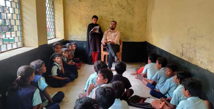 माननीय जिला कलेक्टर महोदय जी के द्वारा सतना  जिला में शिक्षा पर सबसे अधिक जोर दिया रहा है शासकीय स्कूलों का भ्रमण कर बच्चो से प्रश्न पूछ कर विधालय का अवलोकन किया जा रहा है  पढ़ाई हो रही है या नही 
बहुत ही सराहनीय कदम उठाये है सर
सर पर बहुत ही गर्व है 
#india #mp 
<a href="/JansamparkMP/">Jansampark MP</a>