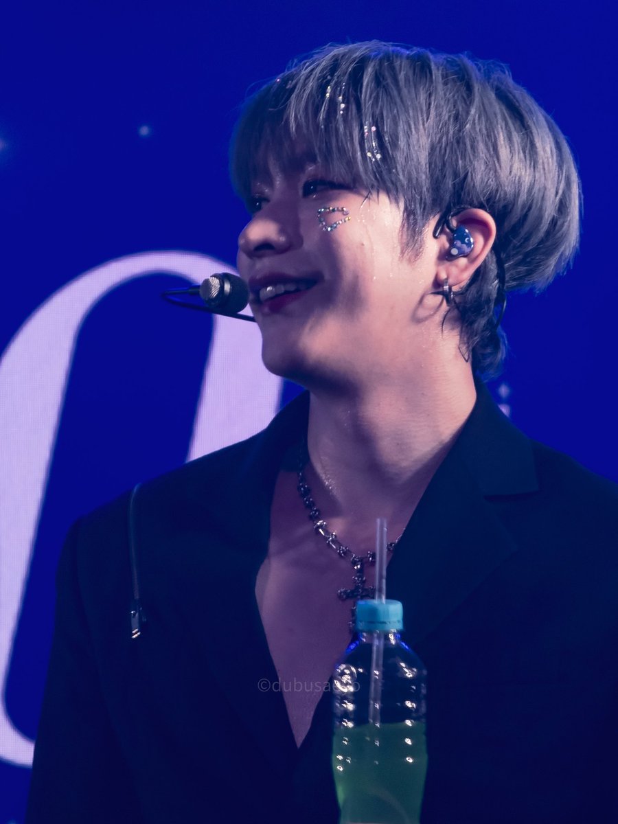 dubudibidiss's tweet photo. My favourite photos I took of #Nine at the Melbourne @OnlyOneOf_twt concert 🥹🙏 the rainbow heart on his cheek was cute
#onlyoneof #kpop #ooo #lyon #onlyoneofnine #dopamine #wookjin #concert https://t.co/NvmySAntxy