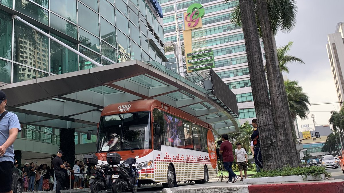 AranetaCity's tweet photo. The Wish Bus is here once again at the #CityOfFirst, to bring the magic of live music! 🧡
Come see Bern Marzan, Chan Millanes, and New:ID perform today here at 📍Green Gate, Smart Araneta Coliseum! ✨🙌🏻
#CityOfFirst #AranetaCity #AranetaAt70 #WishBus #Wish1075 https://t.co/btUN3ECK4y