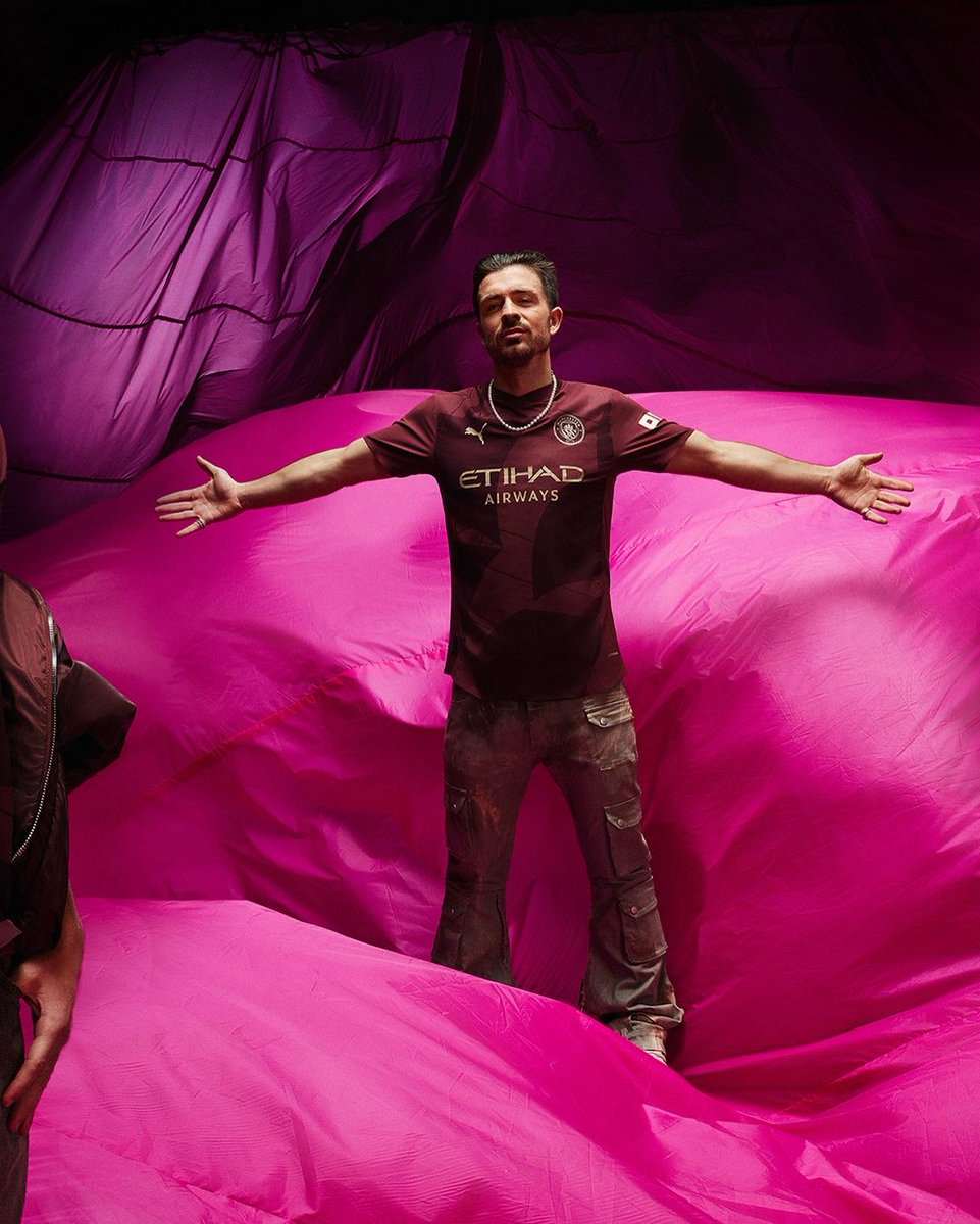 brfootball's tweet photo. Man City drop their new third kit 🍷 https://t.co/Hts2XCNUh8