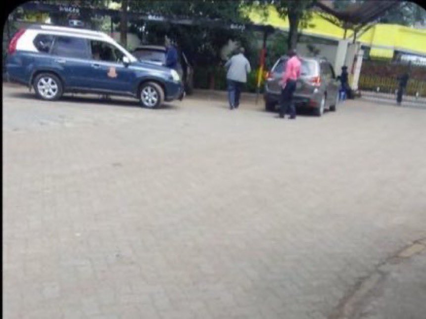 Shad_khalif's tweet photo. Do you see that greenish silver Subaru hapo over there, I spent about 5 hours in that boot being driven and hanging out tu🤣🤣. https://t.co/u4zk0IK0nL