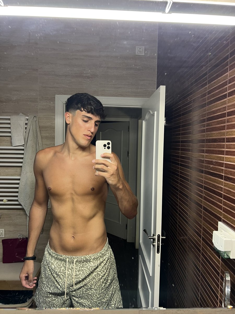 pabloselled's tweet photo. “jure que no me iba a coger de ningún culito” - Karol G https://t.co/1GBi5x6r0J