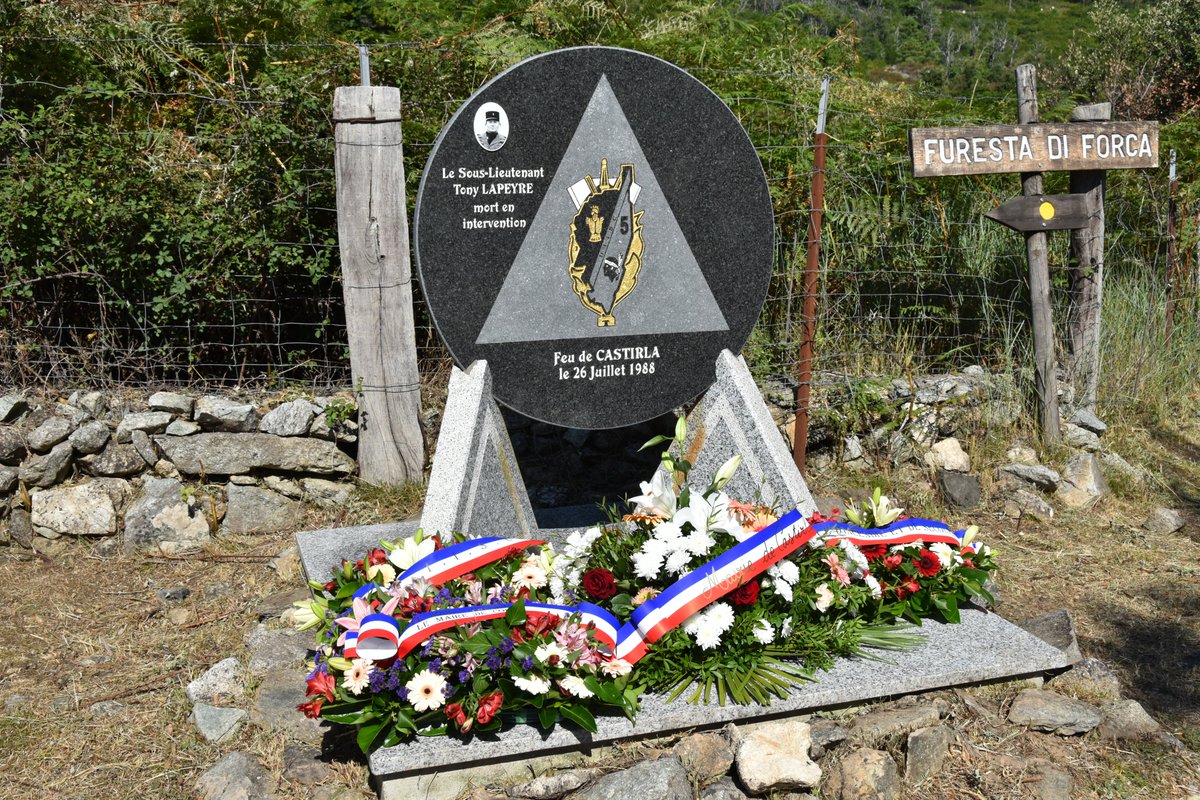 UIISC5CORTE's tweet image. #DevoirDeMémoire 36 ans déjà, notre camarade #sapeursauveteur SLT LAPEYRE disparaissait en donnant sa vie pour protéger celles des autres. Sacrifice ultime lors de la lutte contre un 🔥de🌲🌳commune #Castirla @sis_2b @VilleCorti @Prefet2B @SecCivileFrance 
#Servepersalva