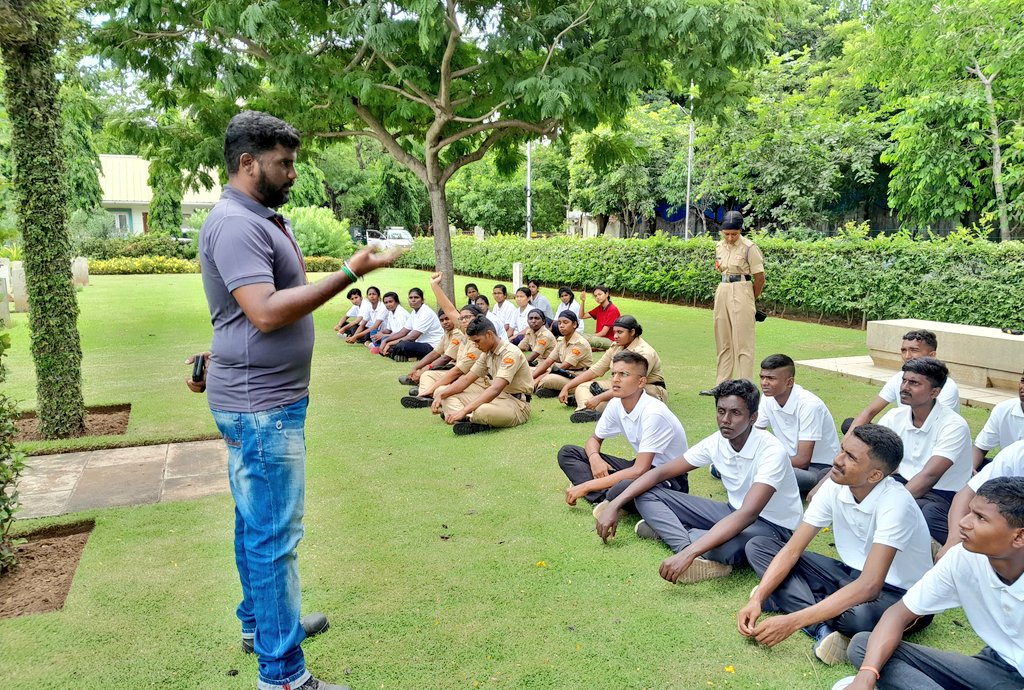 Senthil45999250's tweet photo. Educational Tour at Madras War Cemetery @CWGC @AAPAComms @AmitBan57027323. 
NCC Students from Madras Christian Collage &amp; Dept. Of Defence and Strategic Studies Students from The New Collage visited and oriented about the Cemetery. https://t.co/1d8sHf3zVF