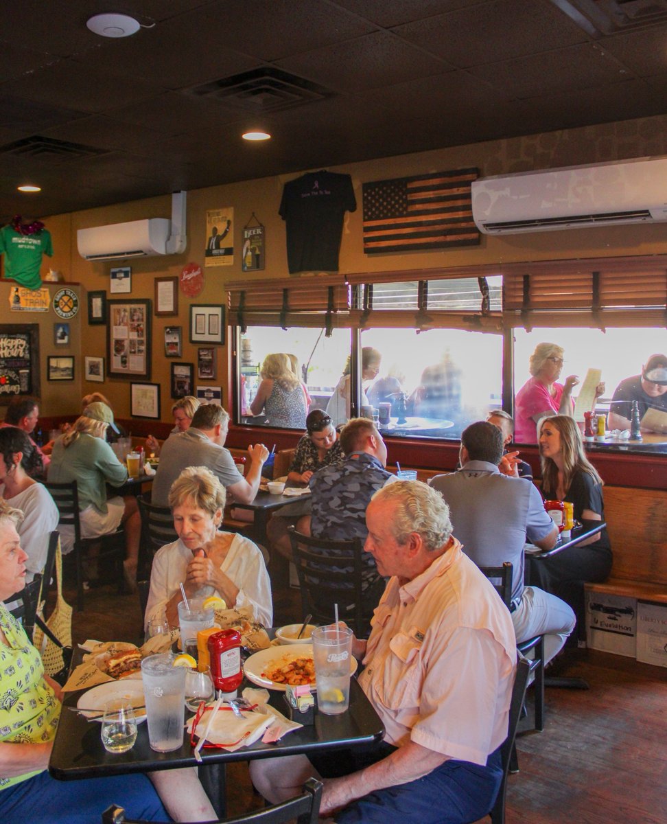 Weekends call for a packed house at Mudtown!! Come eat just enough for that mid-day nap.

+ great drinks and even better company 😉

#EatMud