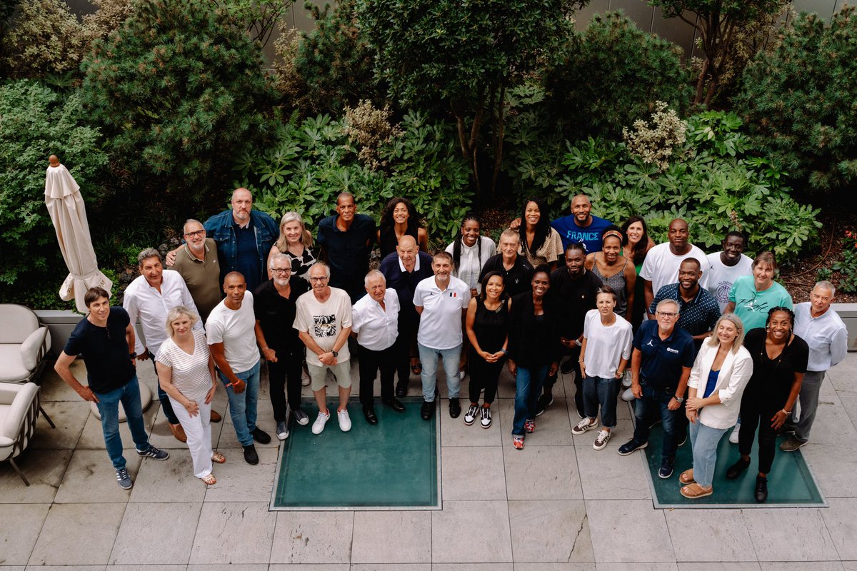 Nos Olympiens ont pu se retrouver 🥹🇫🇷

À Lyon, celles et ceux qui ont porté le maillot bleu aux Jeux-Olympiques ont pu se réunir et échanger avant le début de Paris 2024 🙌 

🎬 La vidéo des retrouvailles : bit.ly/3WE7FYk
