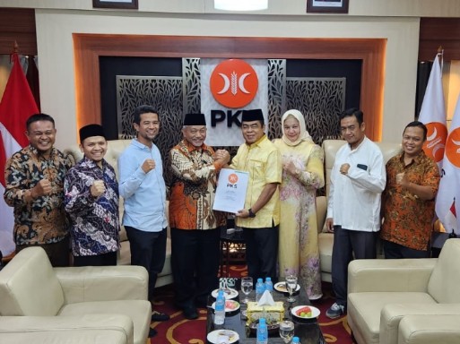 TrcRiau's tweet photo. PKS Resmi Dukung Raja Haryono Cabup Inhu Periode 2024-2029 https://t.co/kzVEKGIqLZ https://t.co/jjqGMuWHci