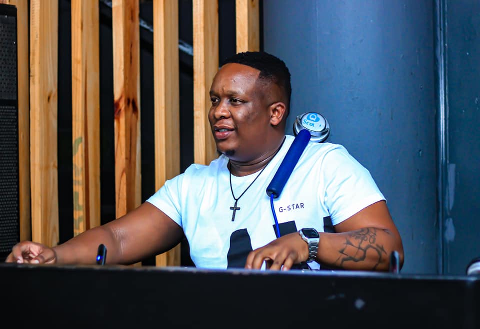 CapricornFM's tweet photo. ON AIR | @qscotch_ is taking over the #SaturdayPLUG to give you an explosive and magical #PluggedInMix.

Listen in on your local frequency or on the DStv Audio Bouquet channel 884. https://t.co/RLezGpVG5b