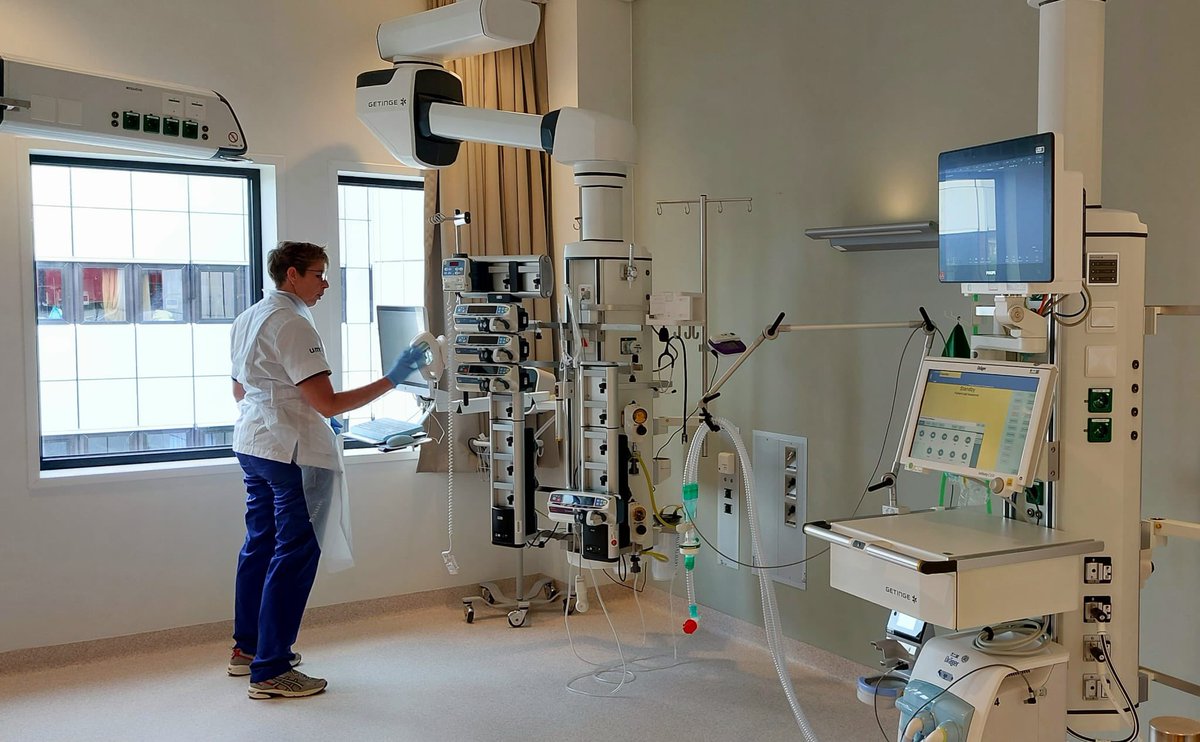 Deze week verhuisden de eerste patiënten van de oude Intensive Care afdelingen naar de nieuwe. En daar komt een hoop bij kijken, want de intensieve zorg die zij nodig hebben gaat uiteraard door.

▶️ Lees hier hoe deze bijzondere verhuisdag verliep: nieuws.umcg.nl/w/verhuizing-i…
