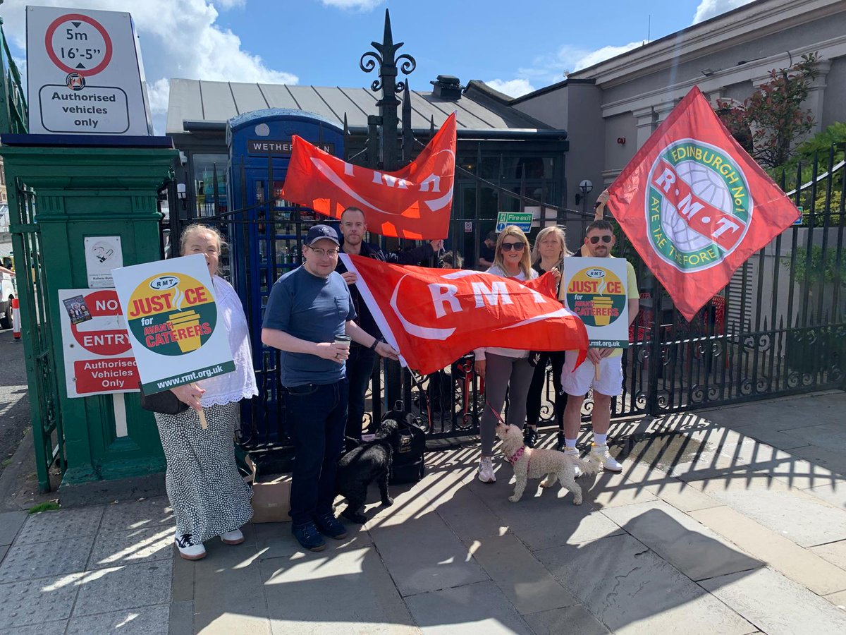 RMTunion's tweet photo. Edinburgh Waverley demanding #JusticeForCaterers from @AvantiWestCoast 
Workers shouldn't have to strike for a fair work-life balance, any competent employer should know how many staff it takes to provide a service! https://t.co/UGR1n08oQO