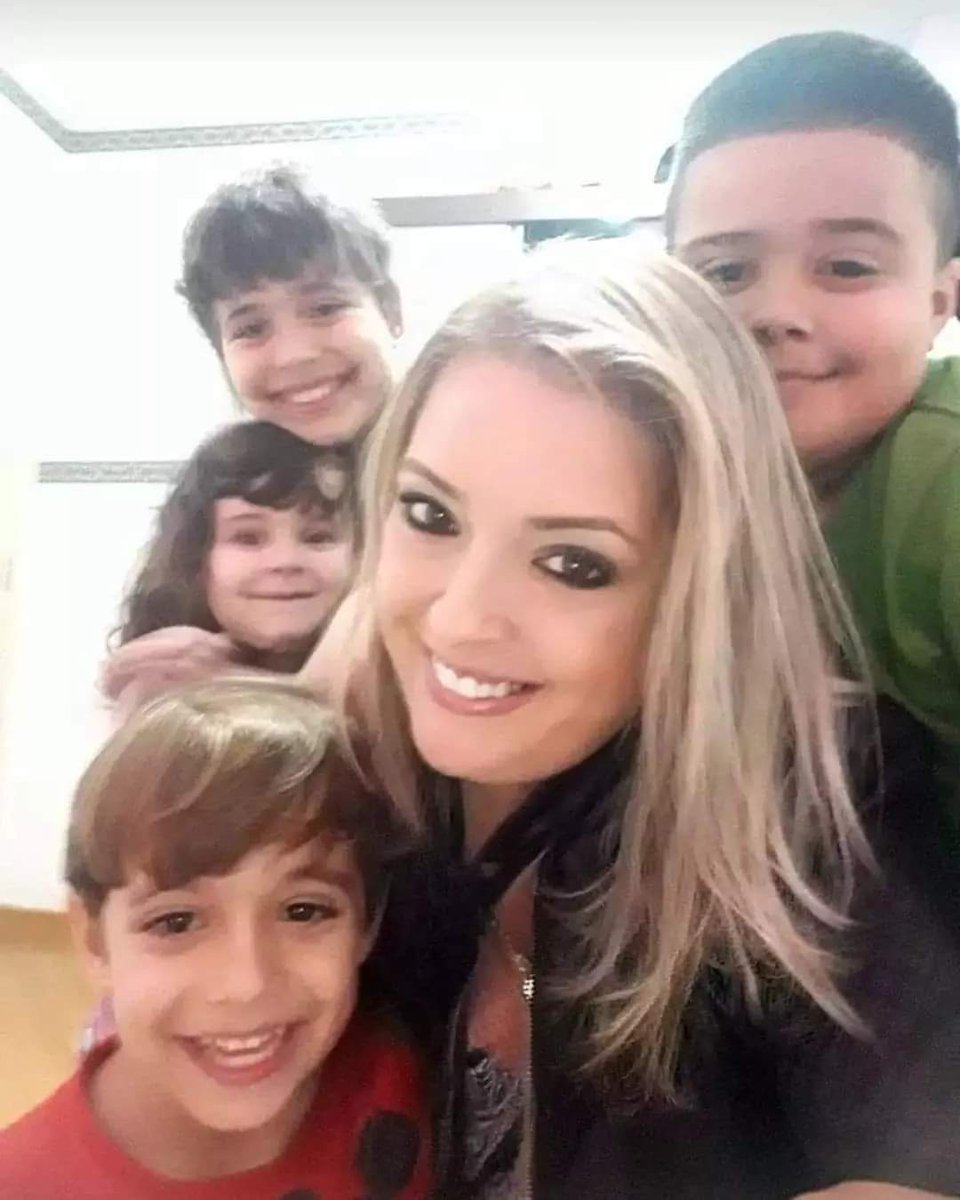 Monica_Alf's tweet photo. Sou mto feliz sendo vovó desse quarteto fantástico...
Gabriel,Matheus,Henrique e Valentina...Amooo mais que chocolate!!! Parabéns a tds vovós 💛
#bdsp https://t.co/BkvG6K6CUI