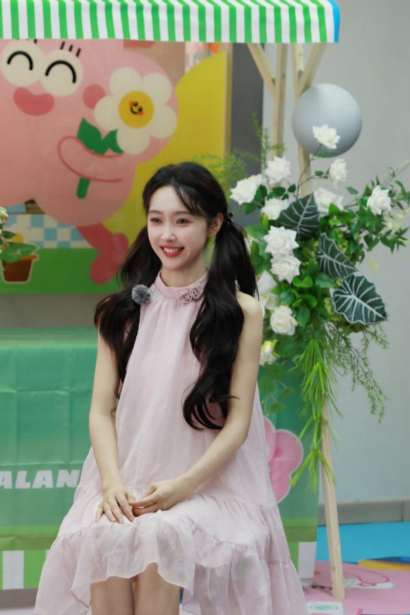 cdrama_update's tweet photo. #XuanLu for #FaFaStore
More - https://t.co/1eAt4MoGuu
https://t.co/llRRrhub9T
#宣璐 #马栏花花便利店 https://t.co/YHNN1Jch4p