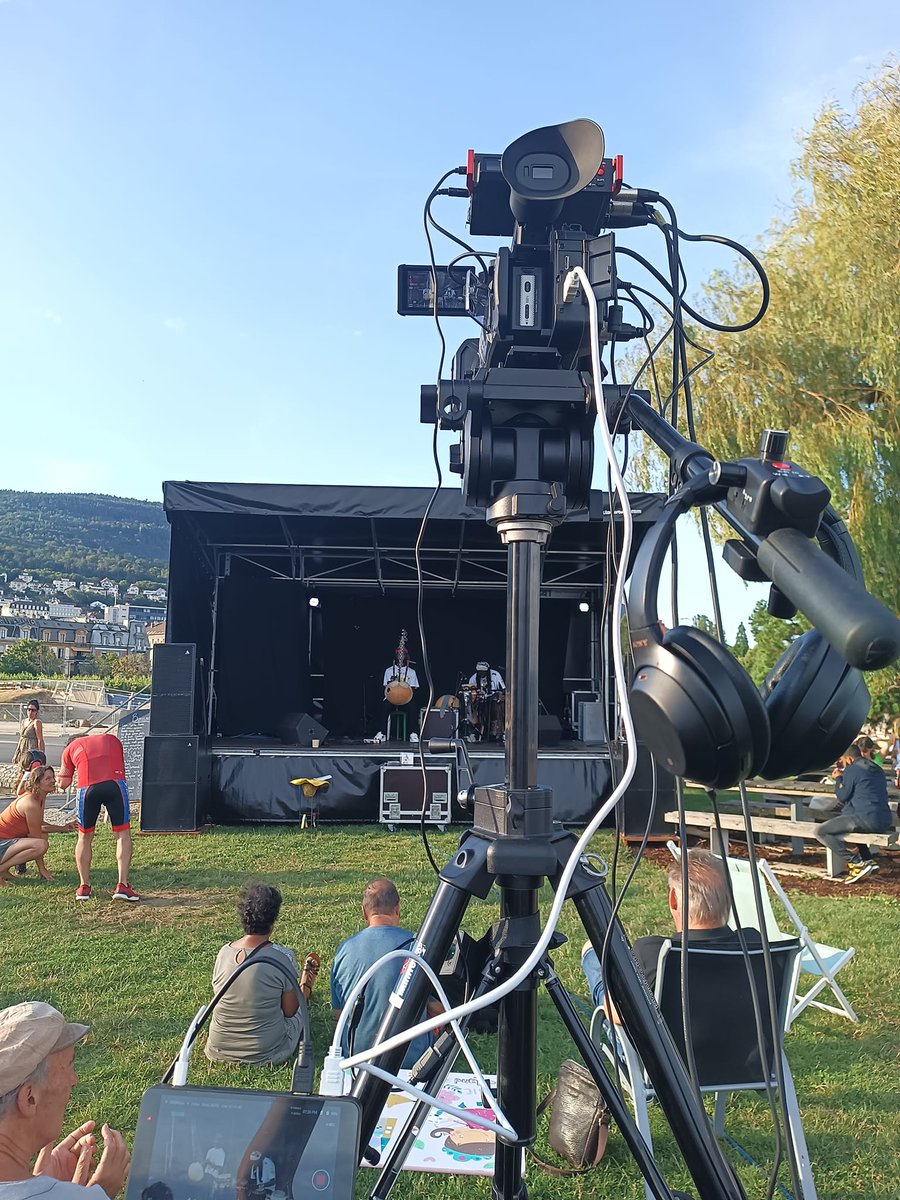 YoloLivTech's tweet photo. ๐ค๐ดThe magic of a live concert powered by YoloBox! ๐
With YoloBox bringing music straight to your screen, you can immerse yourself in the energy and excitement of your favorite artists from the comfort of your own home.
#yolobox #yololiv #yoloboxpro #yoloboxmini #yoloboxultra https://t.co/VGABgBTdGv