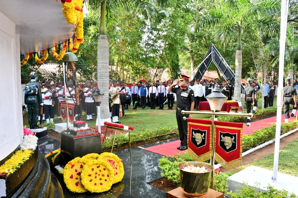 DefencePROTvm's tweet photo. Hon'ble Governor of #Kerala Shri Arif Mohammed Khan laid wreath at the #WarMemorial at #Pangode Military Stn & paid respect to the #BraveHearts who made supreme sacrifice during the #KargilWar The Stn Cdr & veterans also laid wreath& paid homage @giridhararamane #KVDRajatJayanti https://t.co/b4zj6OTi71