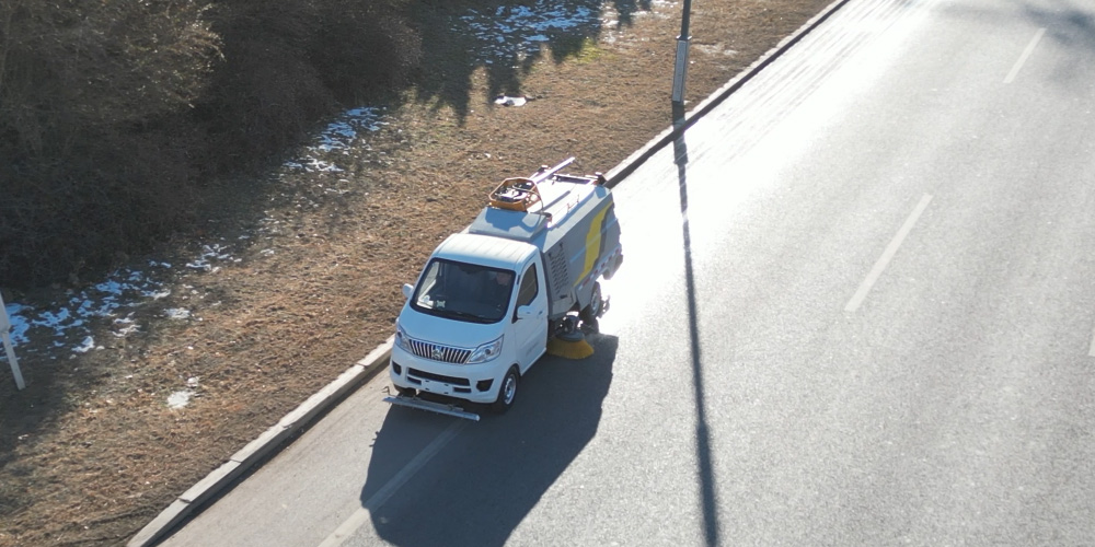 baiyienviro's tweet image. Efficient and eco-friendly small road sweeper! Compact design, electric-powered, high-performance sweeping system, perfect for municipal roads, parks, airports, etc. Low noise, cost-effective, easy to operate. Contact us now to learn more! #CleanSolutions  #RoadSweeper