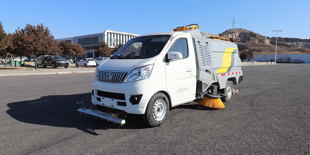 baiyienviro's tweet image. Efficient and eco-friendly small road sweeper! Compact design, electric-powered, high-performance sweeping system, perfect for municipal roads, parks, airports, etc. Low noise, cost-effective, easy to operate. Contact us now to learn more! #CleanSolutions  #RoadSweeper