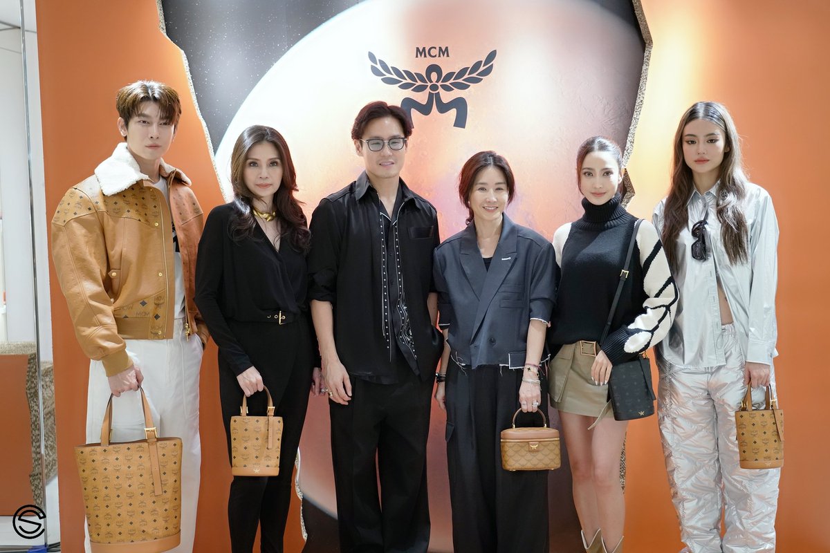SolSkipperCo's tweet photo. แชะภาพร่วมเฟรมกับพี่ ๆ สุดเจ๋งของทีม MCM และพี่สาวที่แสนน่ารัก พี่แต้ว &amp; พี่โยเกิร์ต 

MEW X MCM PRESS DAY

@MSuppasit @mcmthailand @MCMtweets 
#MunichToMarsxMew 
#MCMThailand 
#MCMAW24 
#MewSuppasit https://t.co/tHeMP4mAHN