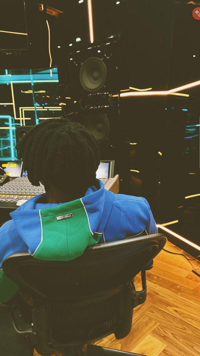 XtraUgly_'s tweet photo. FIREBOY DML IN THE STUDIO 🔥 https://t.co/A34G9WEdKp