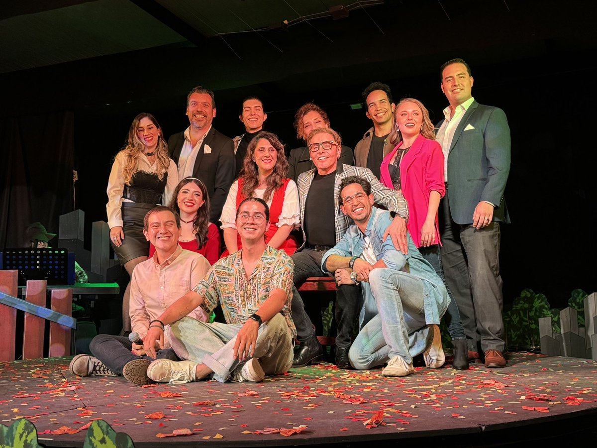 ElAquelarre_'s tweet photo. Hoy reestrenó Aquella Banca Del Parque, abriendo además un nuevo espacio teatral: el Centro De Espectáculos Veracruzano en Coyoacán. Con Mario Iván Martínez como padrino de la nueva temporada. https://t.co/73rtO1zXGf