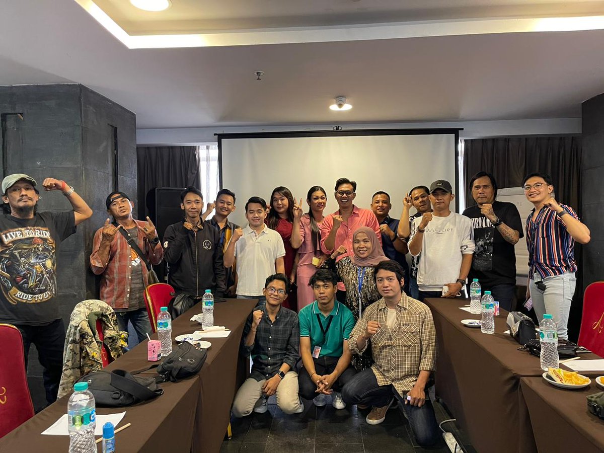 ElsaWaria94's tweet photo. #pertemuan di hotel amarrosa
#open https://t.co/c0C3lyV5kW