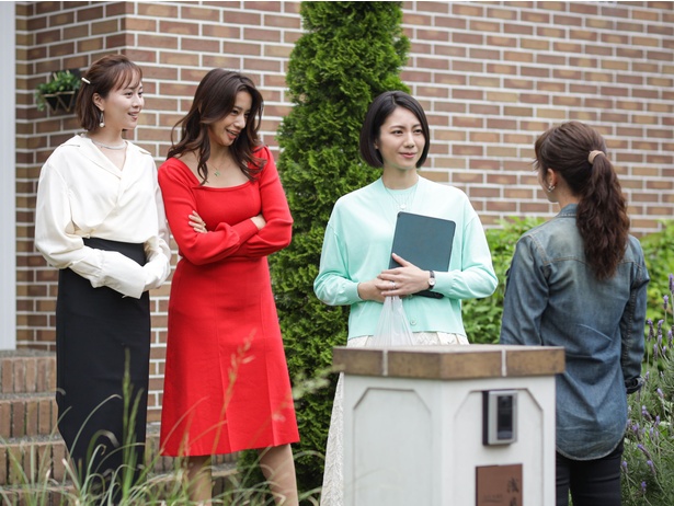 thetvjp's tweet image. #松下奈緒 の演技に「ゾクゾクする」の声、
ワケありセレブ妻で魅了する
＜#スカイキャッスル＞ 

TVer見逃しはこちら👇
tver.jp/series/sruvnbx…

▼記事の続きはこちら【ほか画像あり📸】
thetv.jp/news/detail/12… 
#木村文乃 #比嘉愛未 #高橋メアリージュン #小雪 
@skycastle__ex