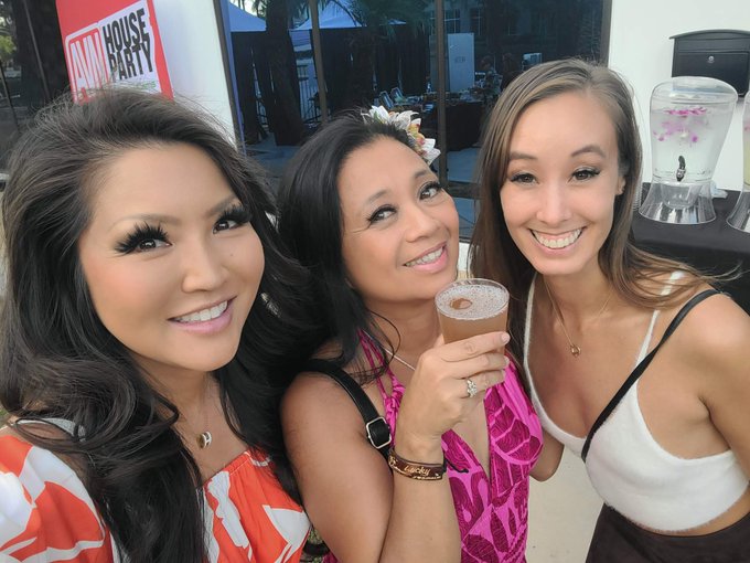 Sexy friends at @AVNMediaNetwork house party!! Lovely time!! https://t.co/CNRato3Ps8<a class="tags" href="/tag/avnmedianetwork">@avnmedianetwork</a><a href="/tag/filipinamilf"class="tags"><span>#filipinamilf</span></a>