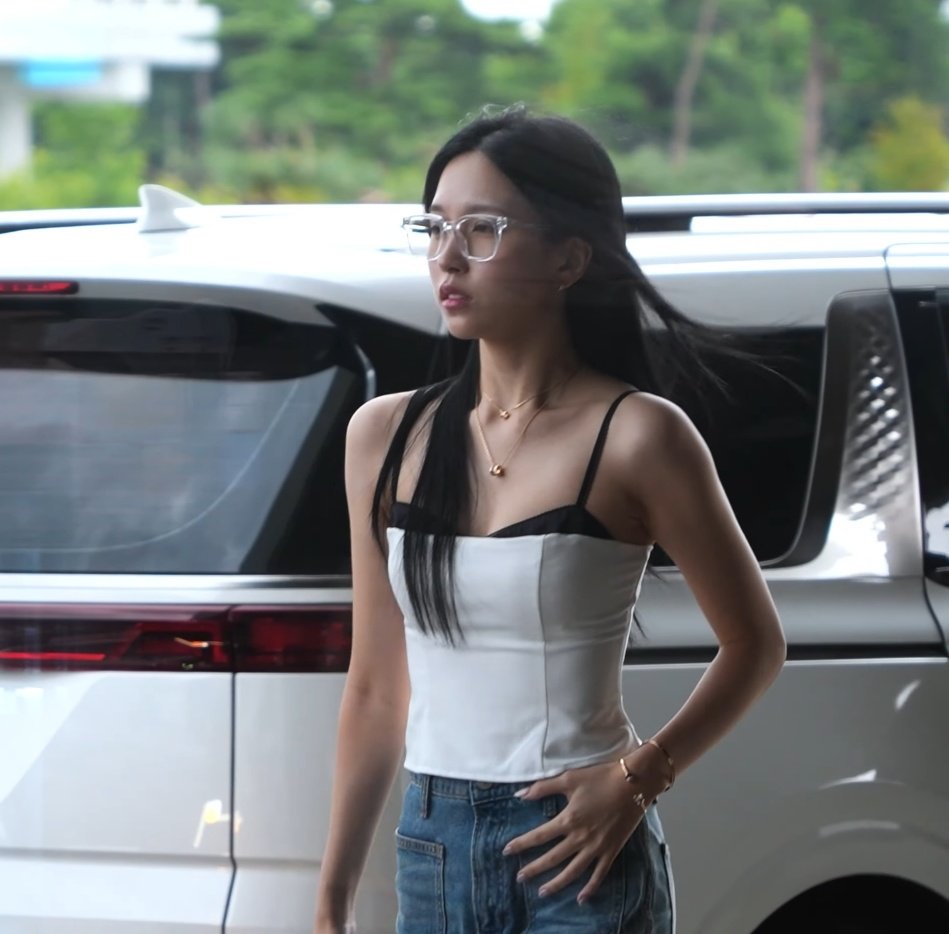 rainbowmyoi's tweet photo. admit it,you have a crush on her https://t.co/wJ8i6Jsfcl
