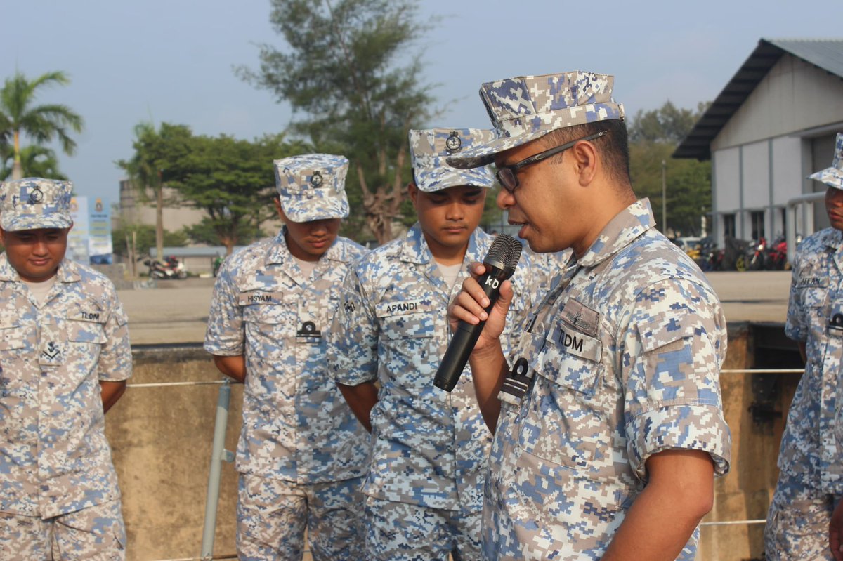 24 Jul - Majlis Kenaikan Pangkat, Penganugerahan Bintara Laskar Kreatif dan Kualiti Suku Tahun, Penyampaian Cenderahati Warga Baru Berkahwin dan Warga Baru Menerima Cahaya Mata serta Sambutan Ulang Tahun Kelahiran telah disempurnakan oleh YBhg Pegawai Memerintah di TPK.