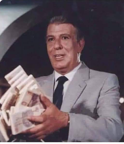 fantanticanaz's tweet photo. اتفضل ياسطا لمينا الأجرة ورا https://t.co/hGM1oGxaYC