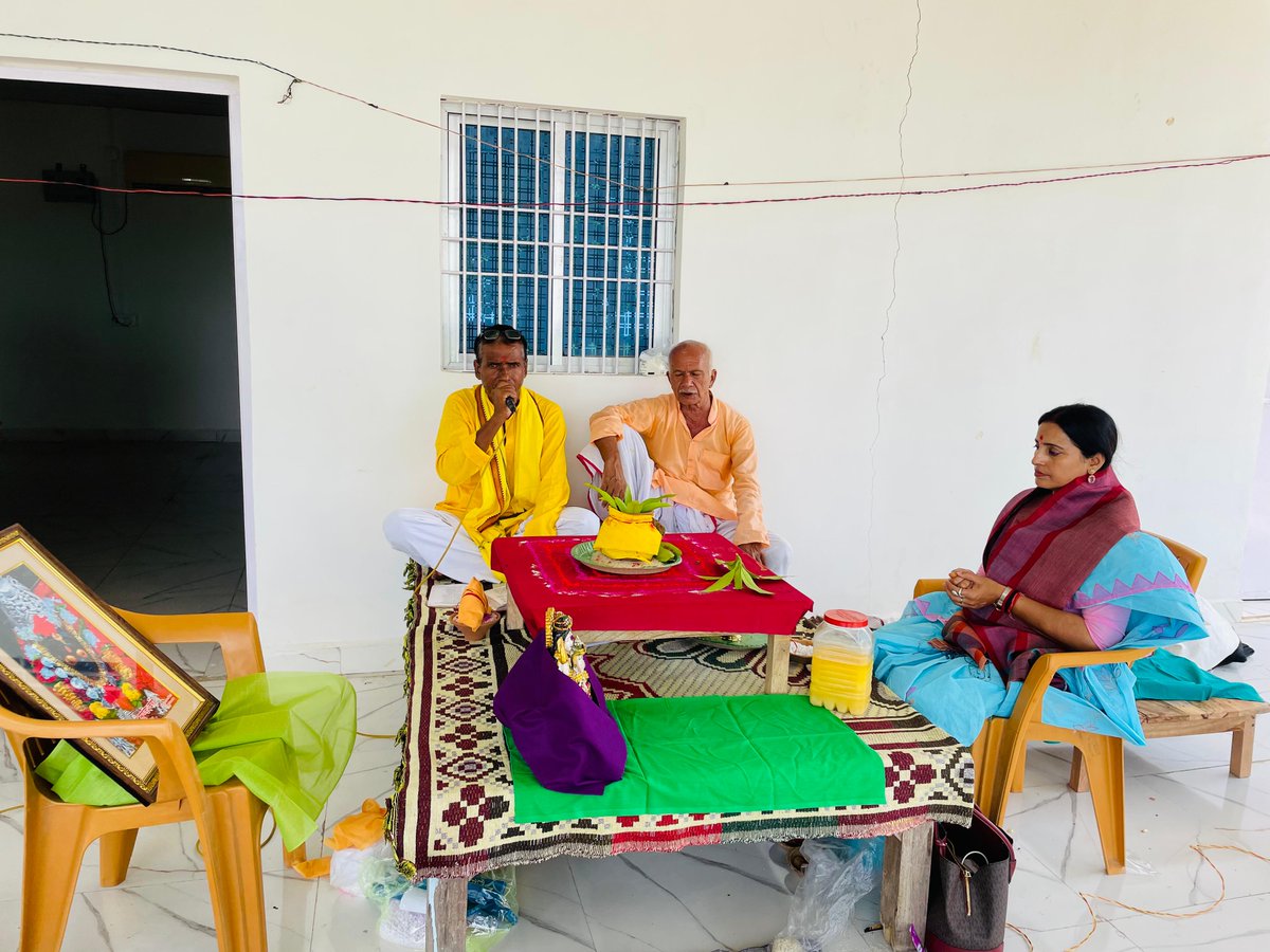 KiranPbihar's tweet photo. प्रभु श्रीराम की पूजा एवं अखण्ड कीर्तन का संकल्प
उसके पश्चात कीर्तन मंडली को सम्मानित कर प्रणाम किया 🙏
.
.
.
.
.
.
.
.
#kiranprabhakar #politicians #Bihar #SocialServices #LokSabha #kindnessmatters #viralpost2024 #developmentofbihar #बिहार #BiharNews #BiharPolitics #Bihardevelopment #GodsBlessings